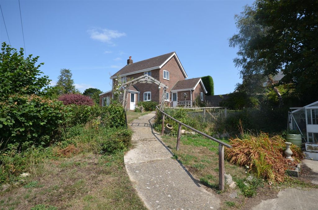 Property photo 1 of 17 Front