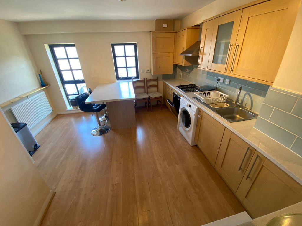 Property photo 2 of 11