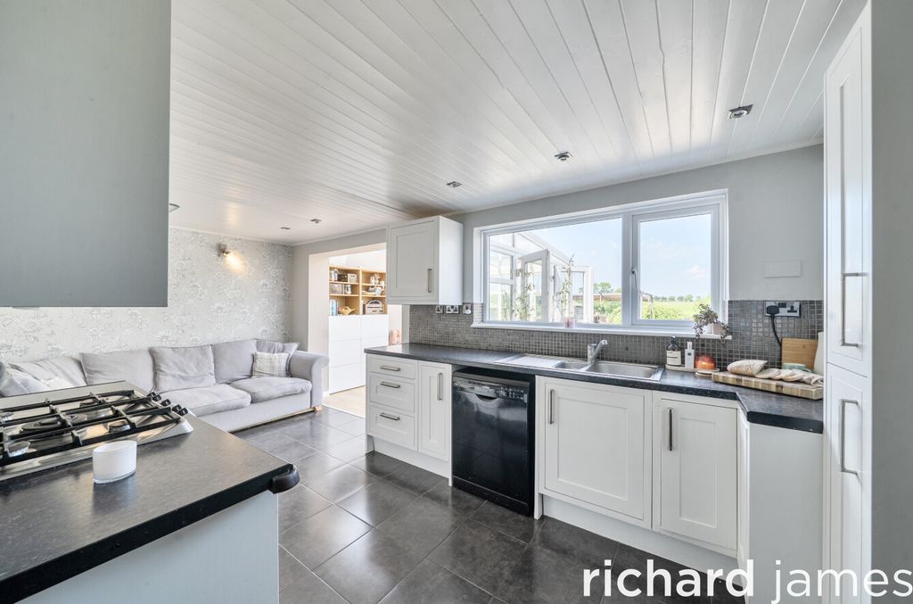 Property photo 3 of 25 E4852B0Cf77347629Dd68974182820F1