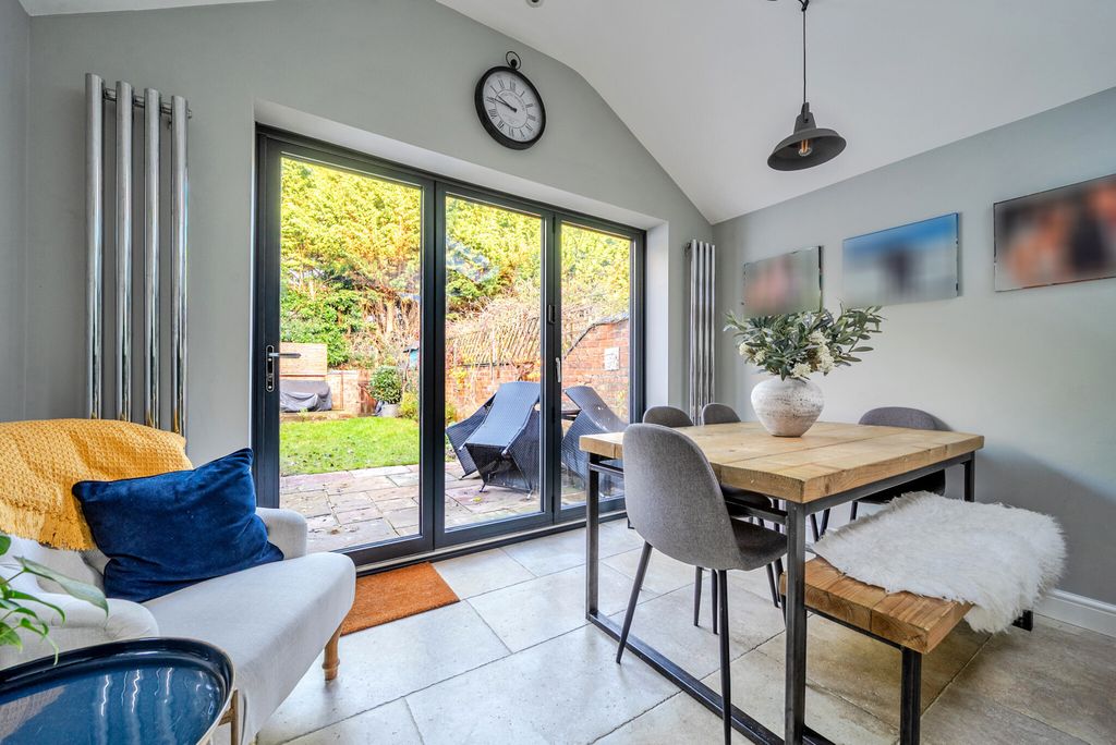 Property photo 3 of 19 1387162-10-694528...