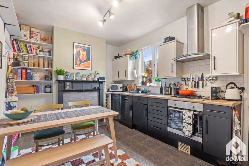 Property photo 2 of 9 Photo 6