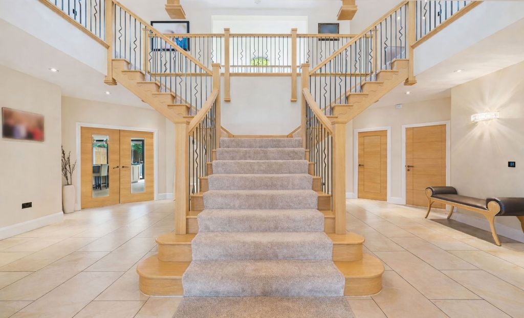 Property photo 2 of 41