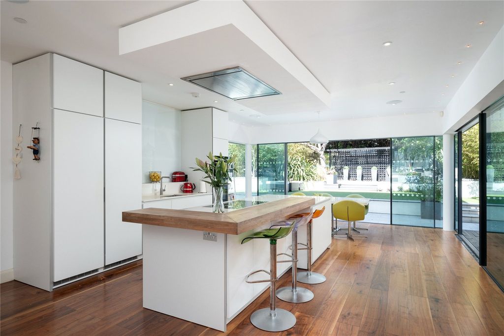 Property photo 1 of 19 Kitchen