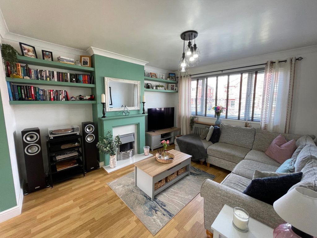 Property photo 3 of 34