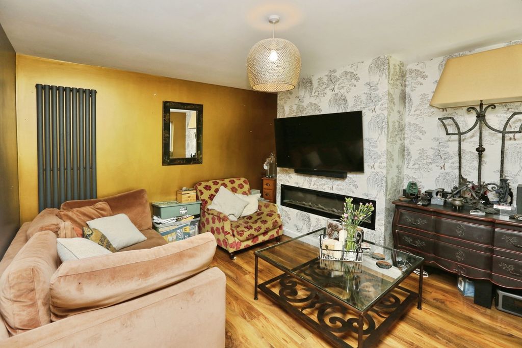 Property photo 3 of 17 Pbox-Img.Jpg