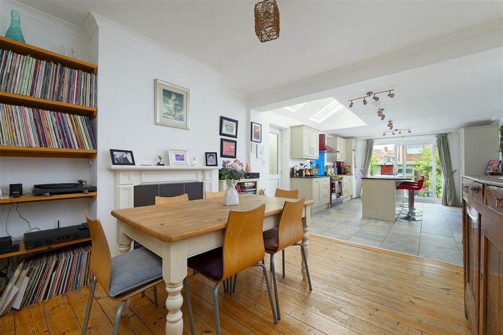 Property photo 3 of 27
