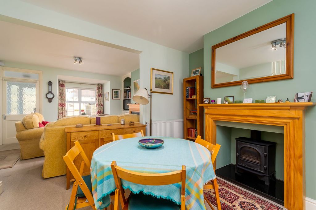 Property photo 2 of 19