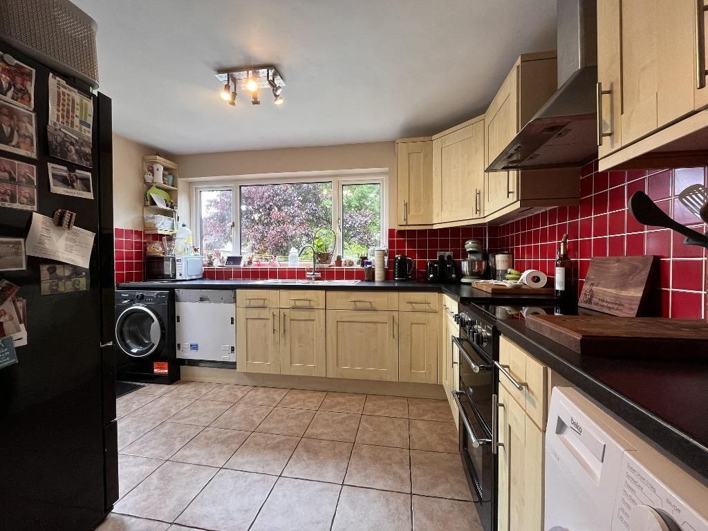 Property photo 2 of 18 Kitchen