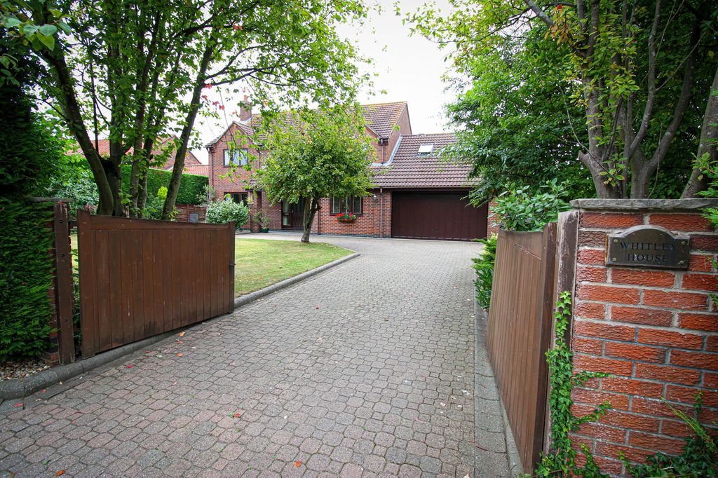 Property photo 1 of 28