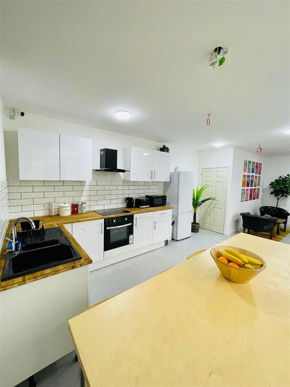 Property photo 2 of 7 58Ar - Kitchen.Jpeg