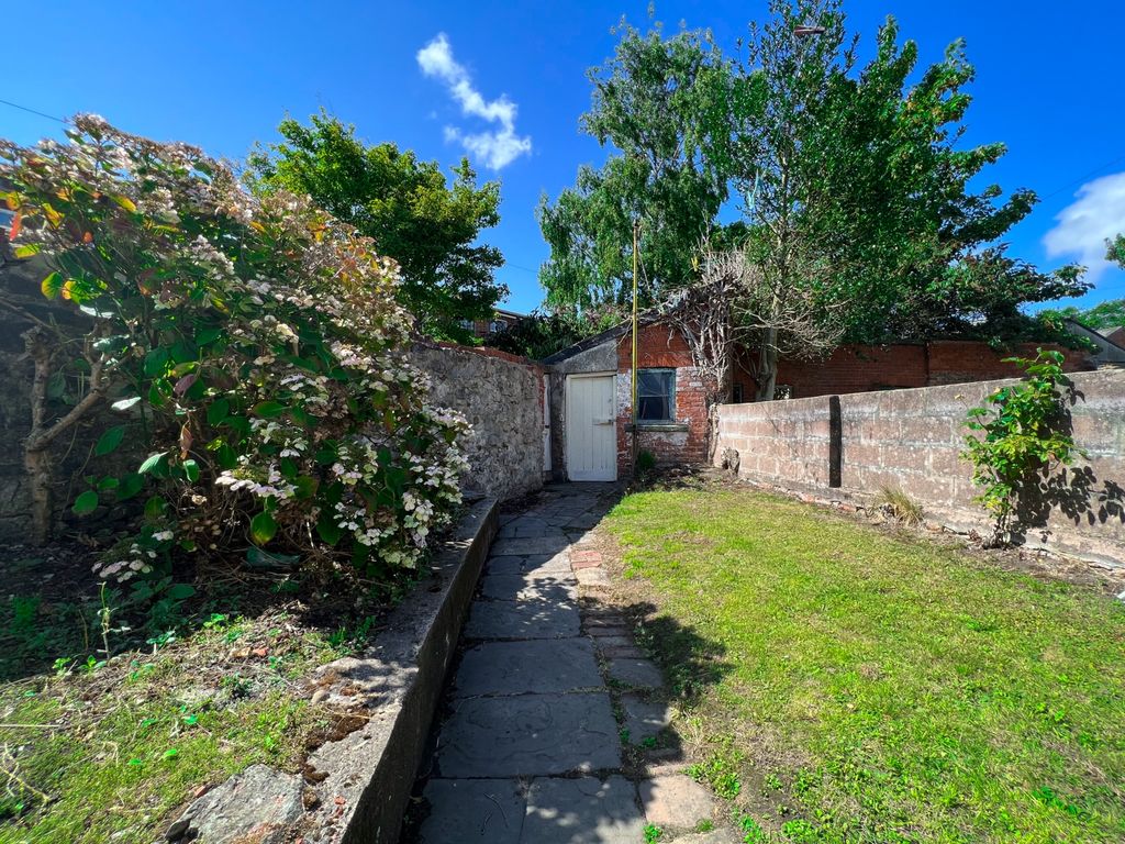 Property photo 2 of 14