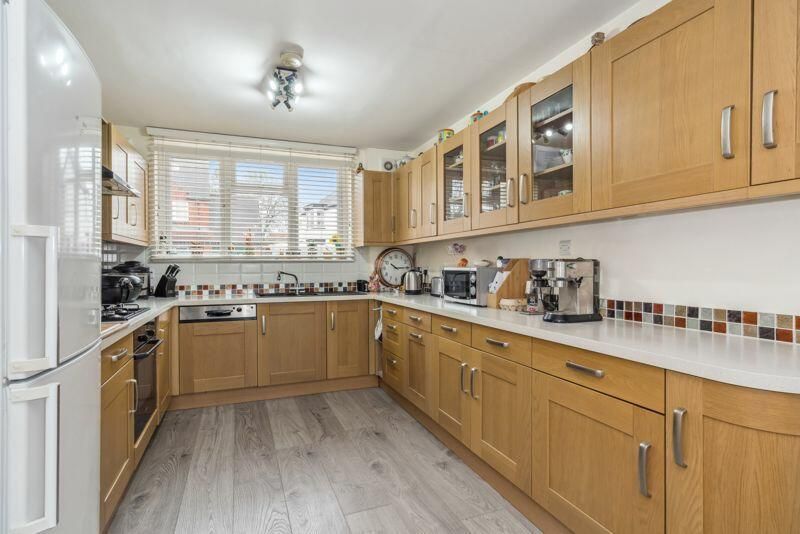 Property photo 3 of 17 Kitchen