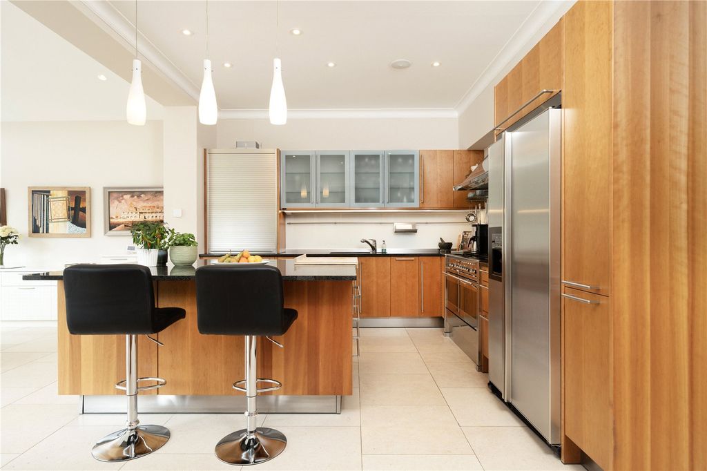 Property photo 2 of 18 Kitchen