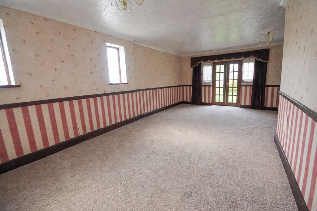 Property photo 2 of 14 Lounge 2