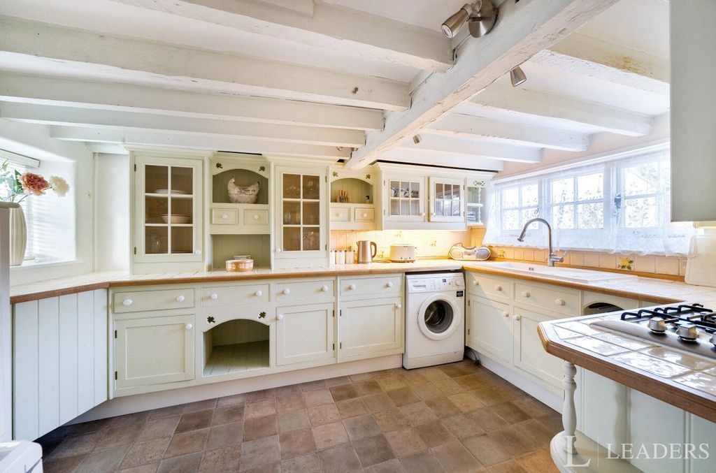 Property photo 3 of 19 Kitchen