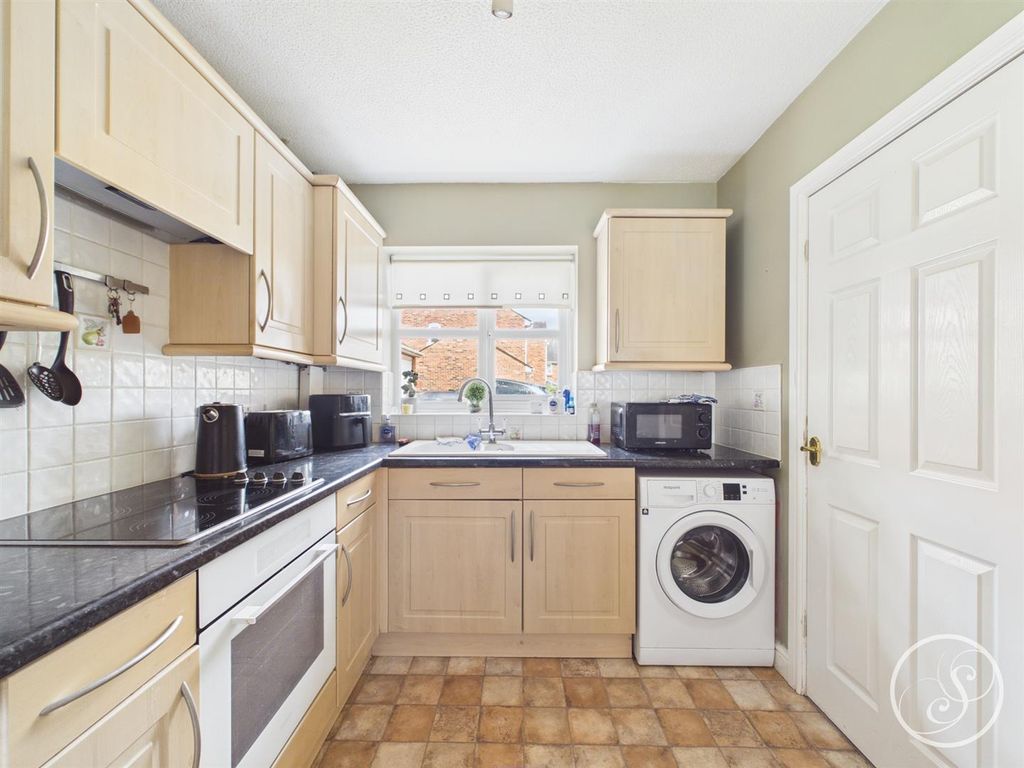 Property photo 3 of 20 Kitchen