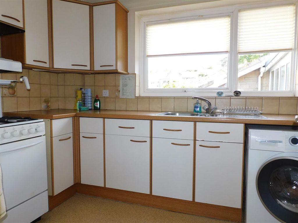 Property photo 3 of 12 Kitchen