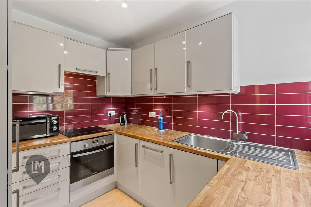 Property photo 3 of 6 Kitchen