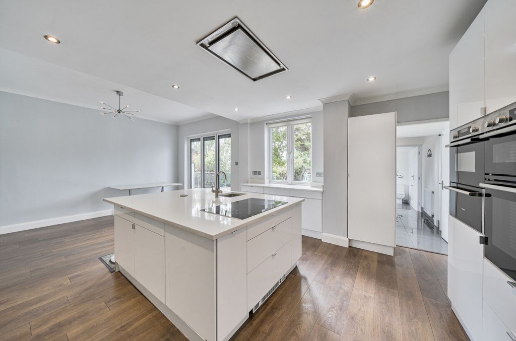 Property photo 2 of 20 1345095-12-68B189...