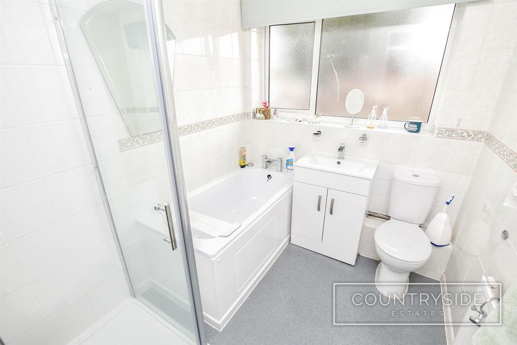 Property photo 3 of 14 Bathroom