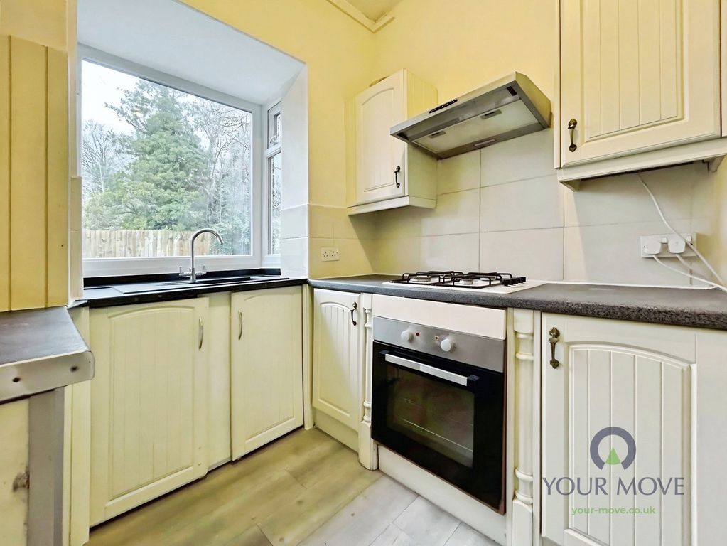 Property photo 3 of 8 Kitchen