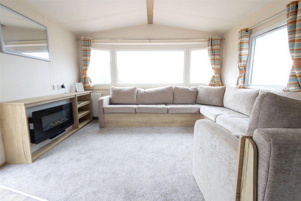 Property photo 3 of 19 Picture No. 17