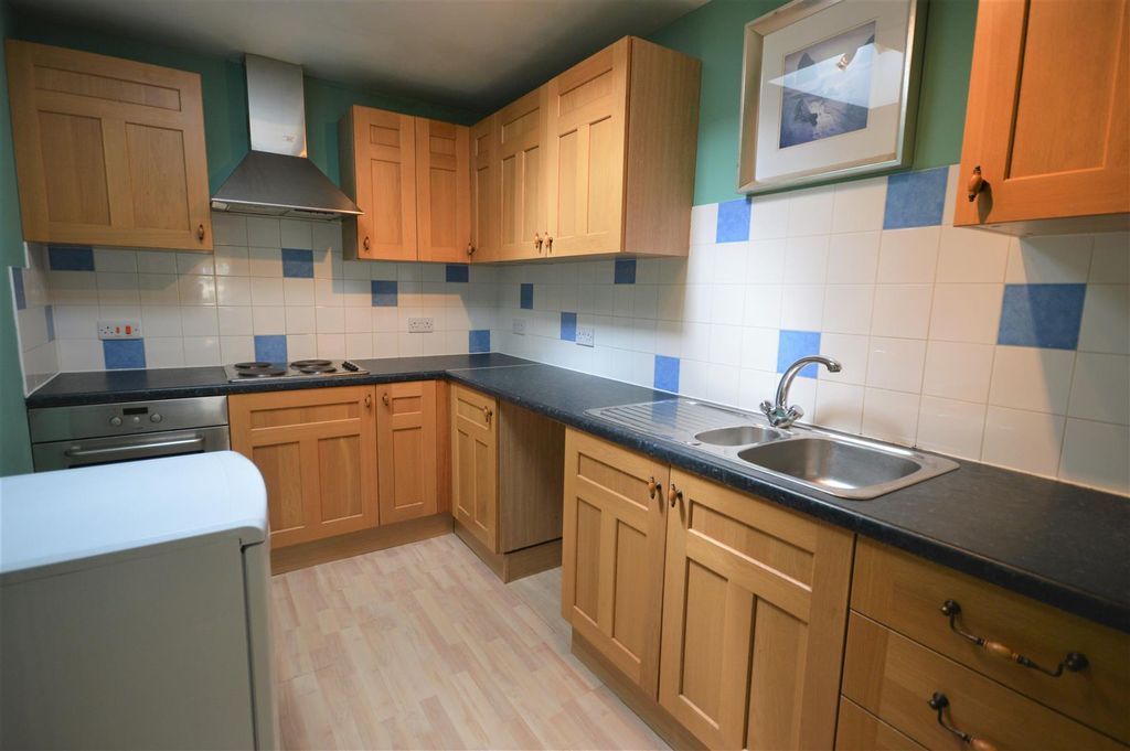 Property photo 2 of 8 Kitchen