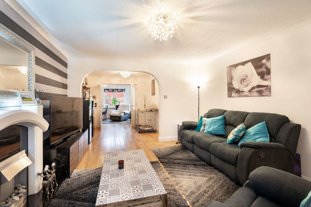 Property photo 2 of 34