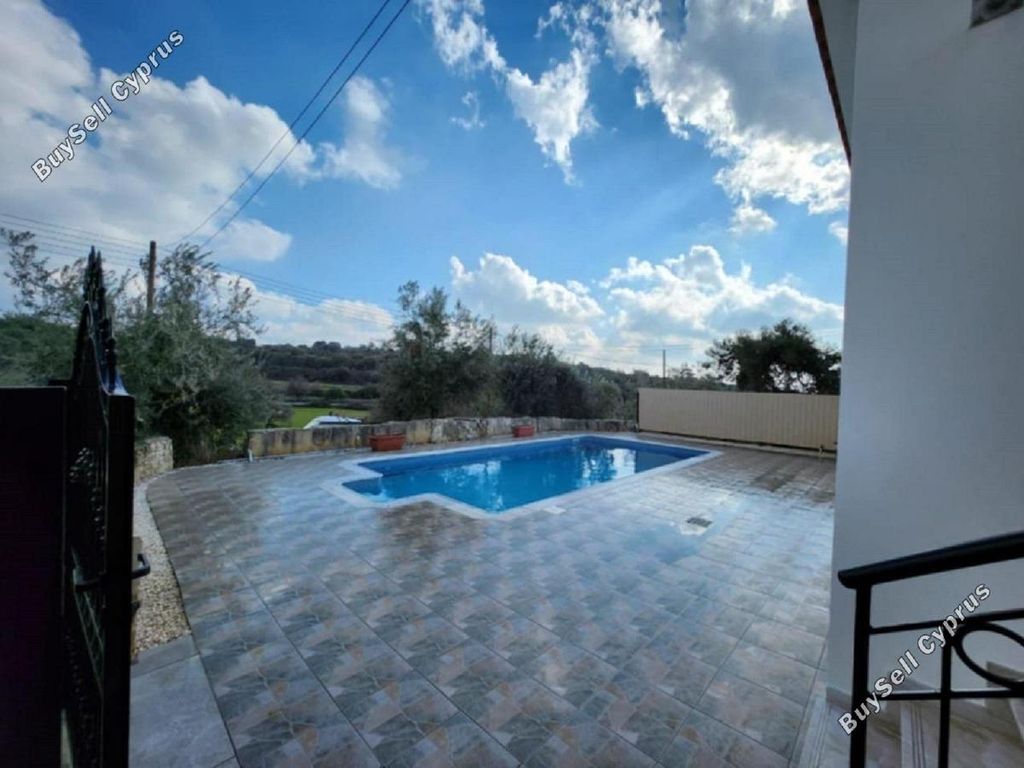 Property photo 2 of 11