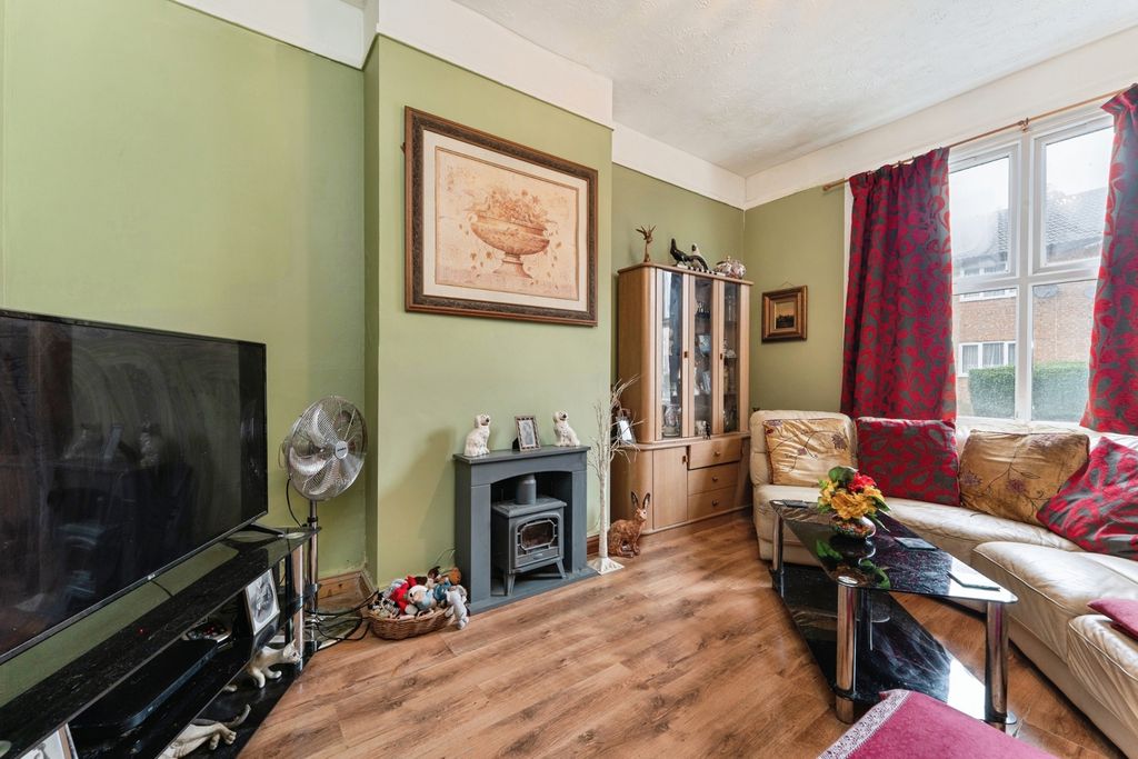 Property photo 2 of 17 Photo