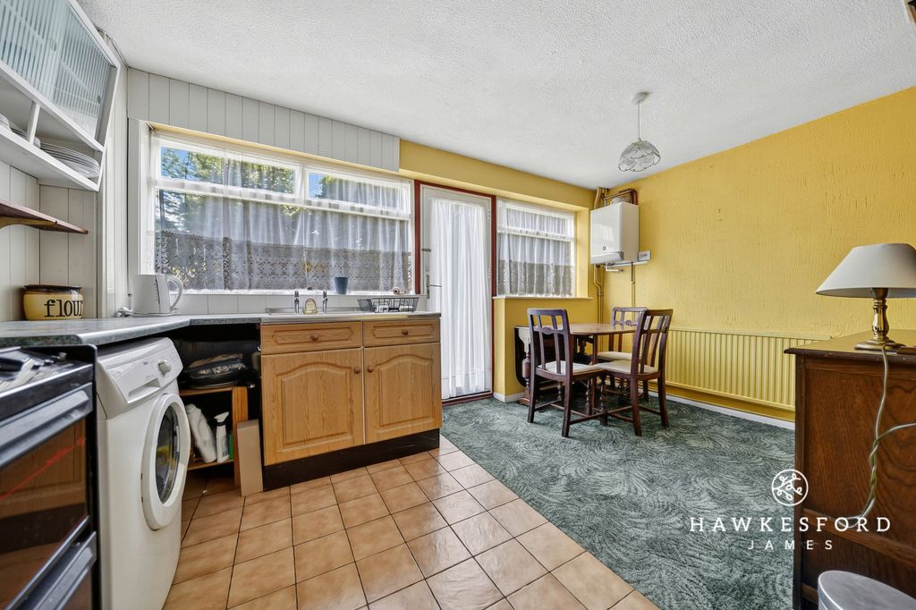 Property photo 3 of 14 Millfield, Sittingbourne - Kitchen/Diner