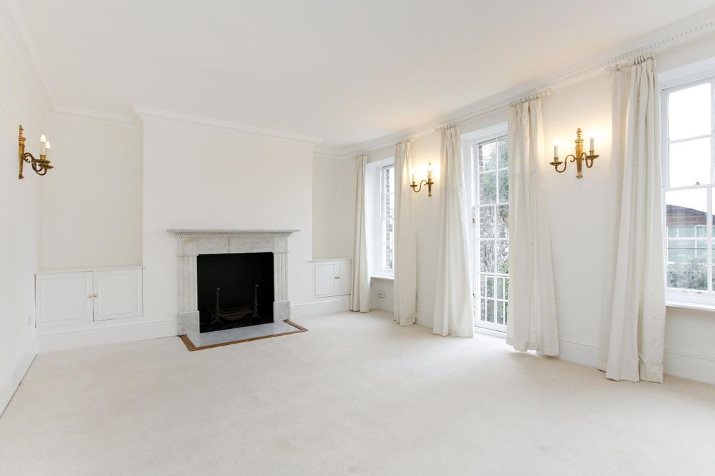 Property photo 3 of 10 Reception