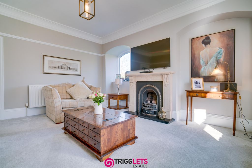 Property photo 2 of 42