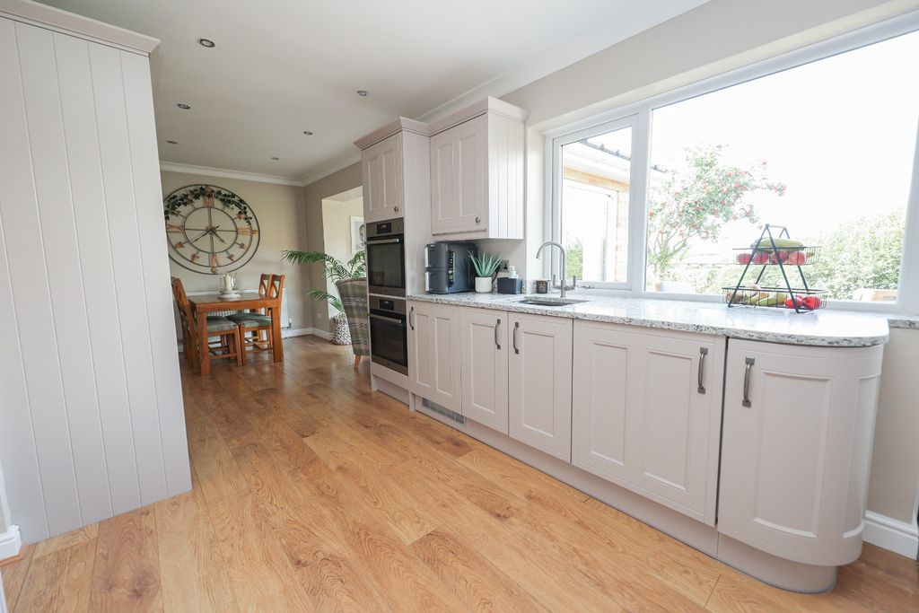Property photo 3 of 30 4337093
