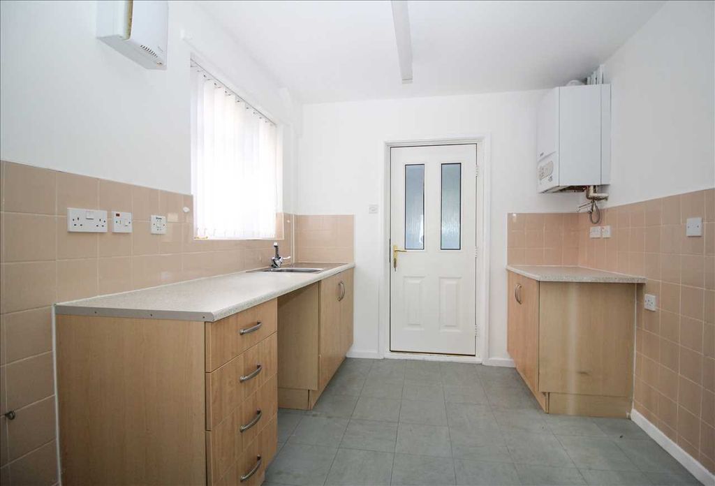 Property photo 3 of 10 Feature Photo