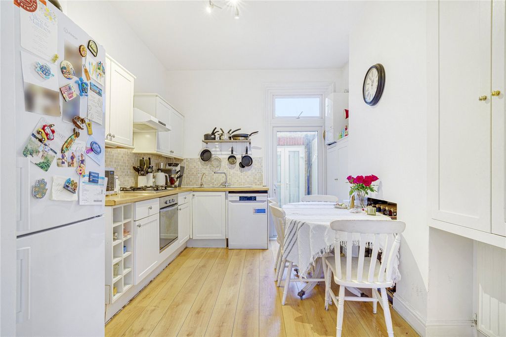 Property photo 3 of 11 Picture No. 28