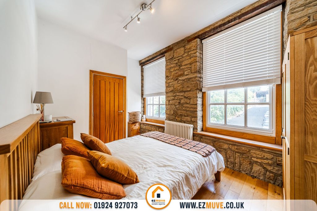 2 bed flat for saleStation Road, Batley WF17 photo 5