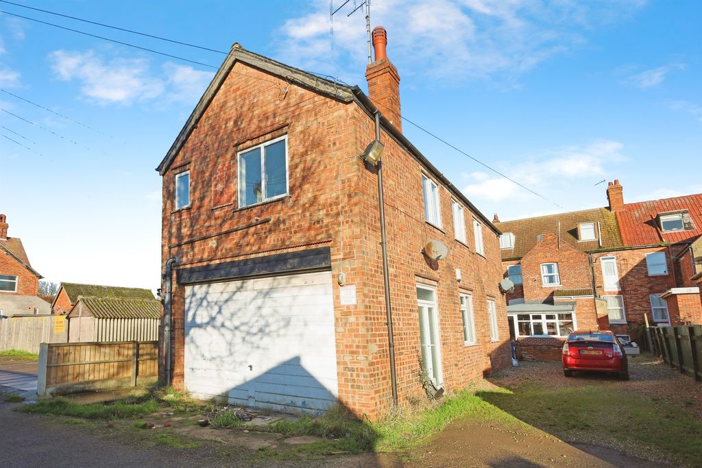 Property photo 1 of 18