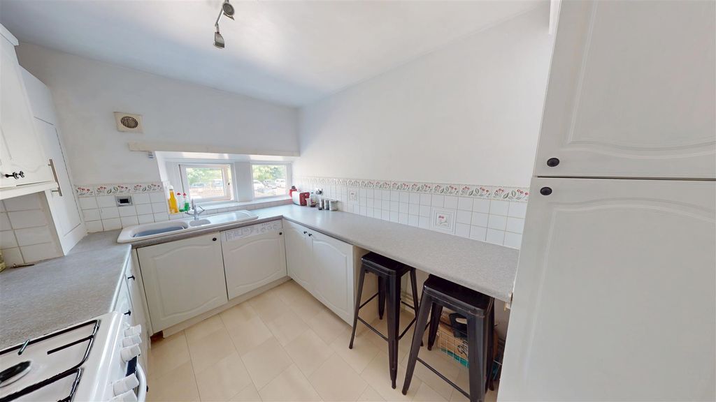 Property photo 3 of 8 Kitchen