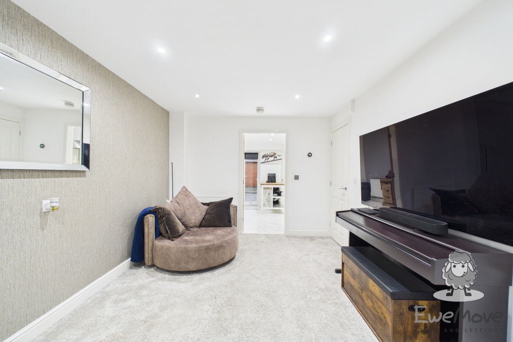 Property photo 3 of 14 7