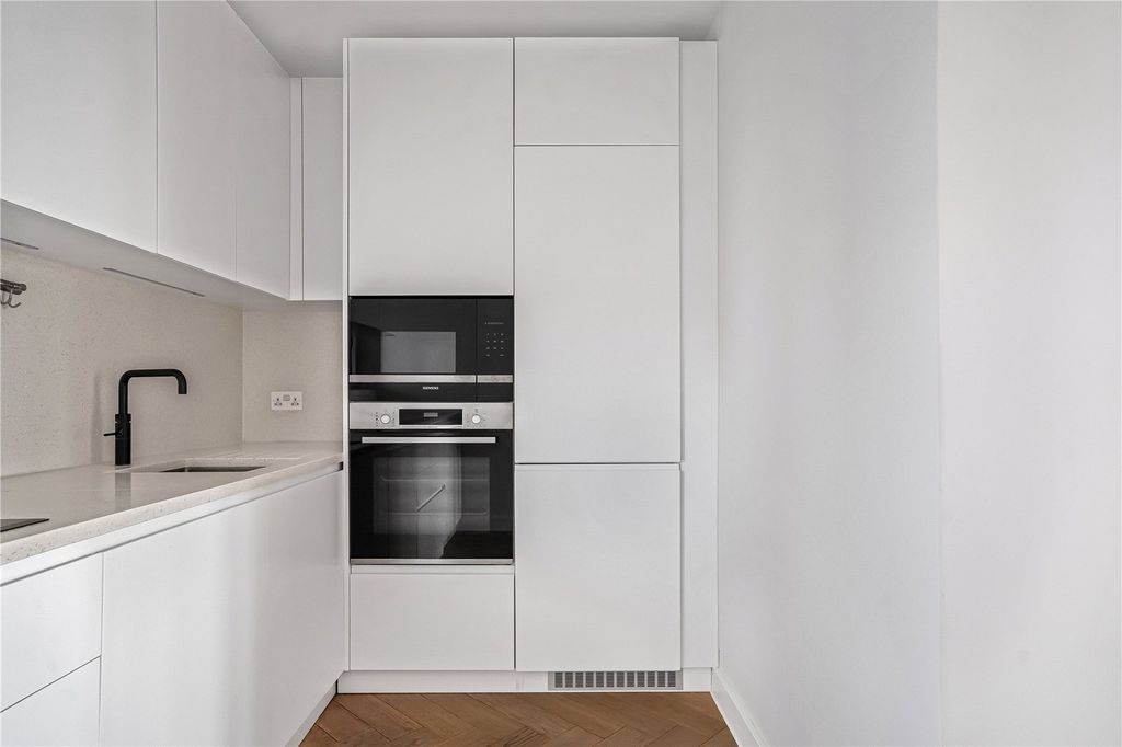 Property photo 3 of 16 Kitchen