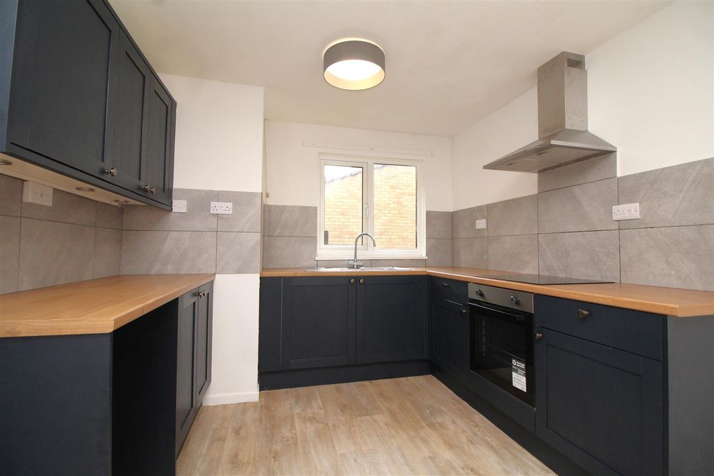 Property photo 2 of 13 Kitchen .Jpg