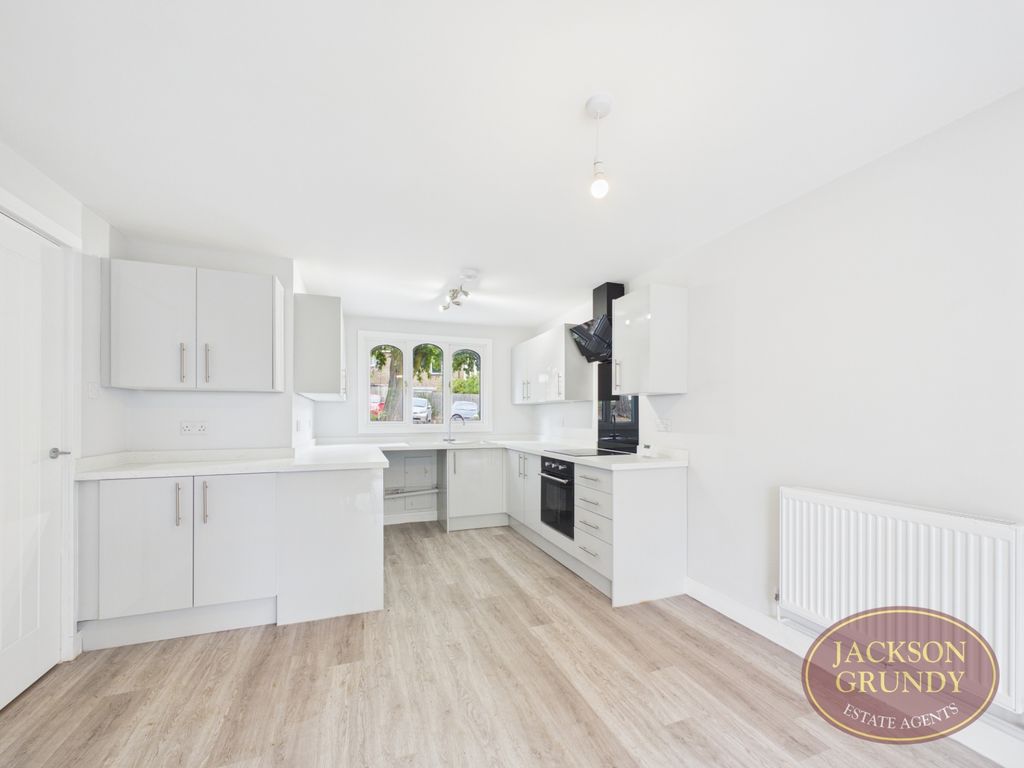 Property photo 3 of 16 Pikemead Court