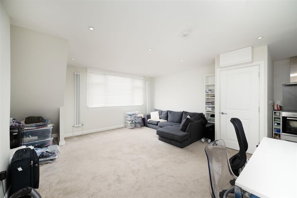 Property photo 1 of 9 P04.Jpg