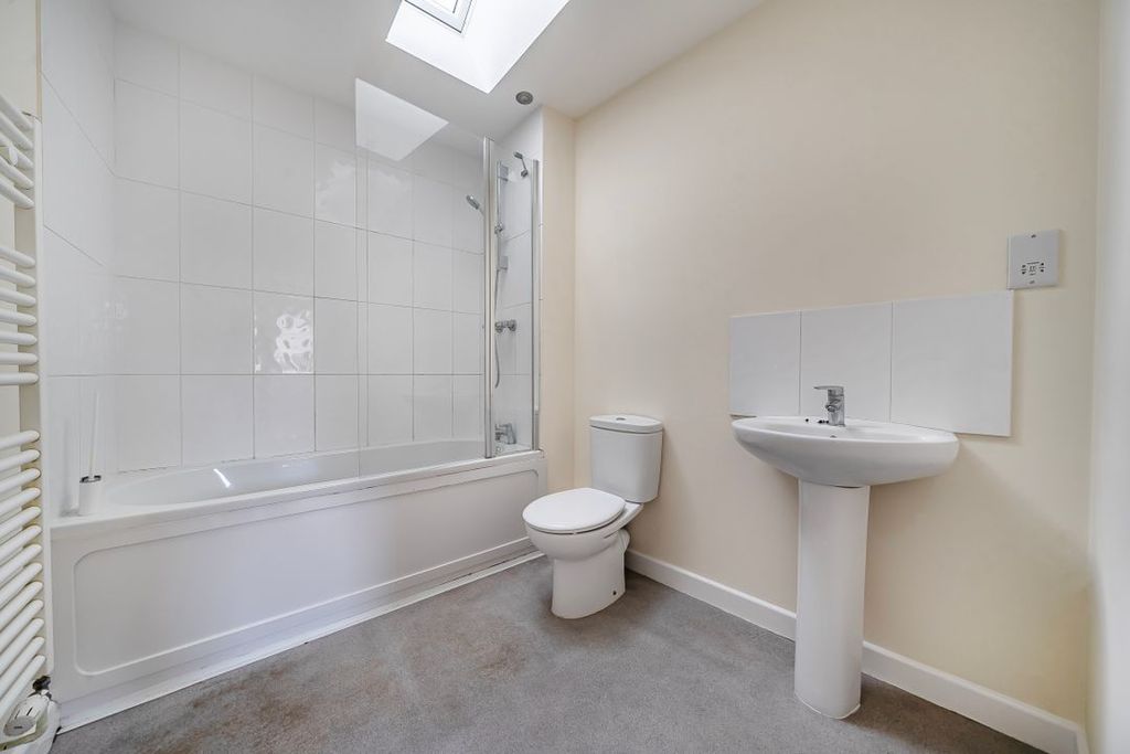 Property photo 3 of 9 133104256883Bbdd70A81Copy