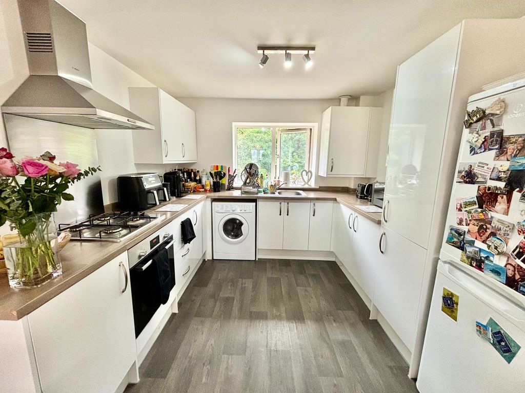 Property photo 2 of 12 Kitchen