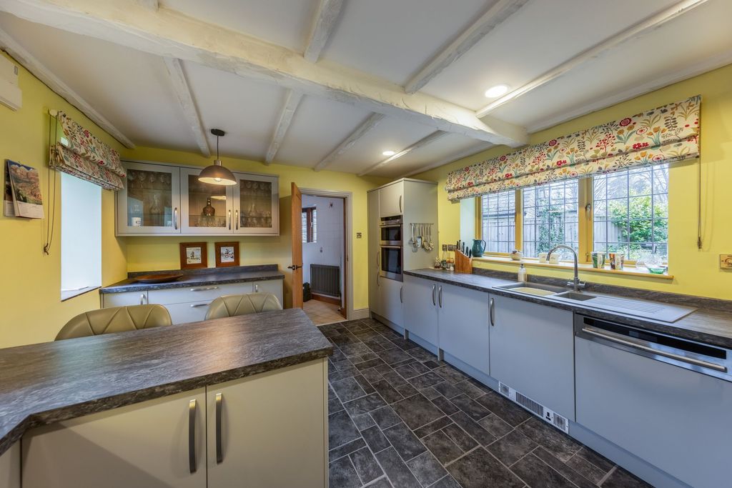 Property photo 3 of 11