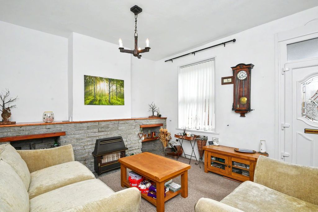 Property photo 3 of 18