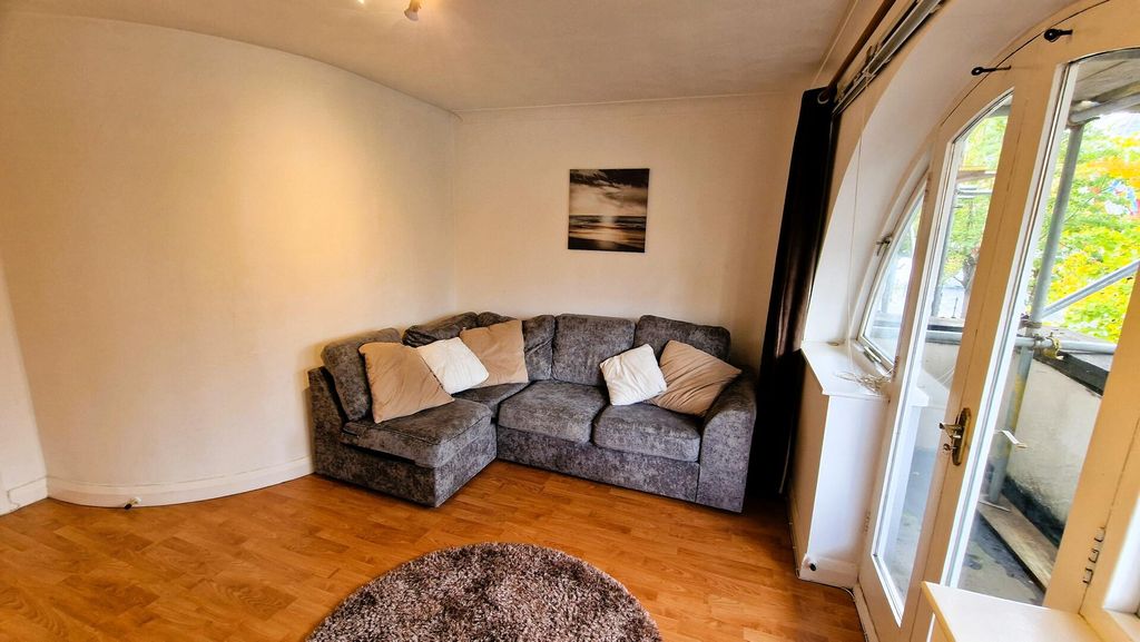 Property photo 3 of 41 Living Room