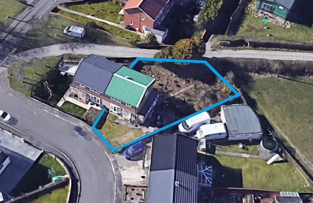 Property photo 2 of 27